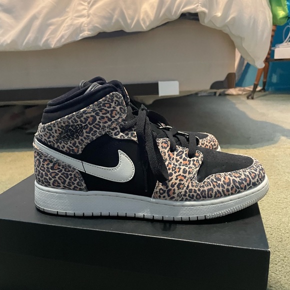 Air Jordan 1 Mid SE GS 'Leopard' - Picture 5 of 10